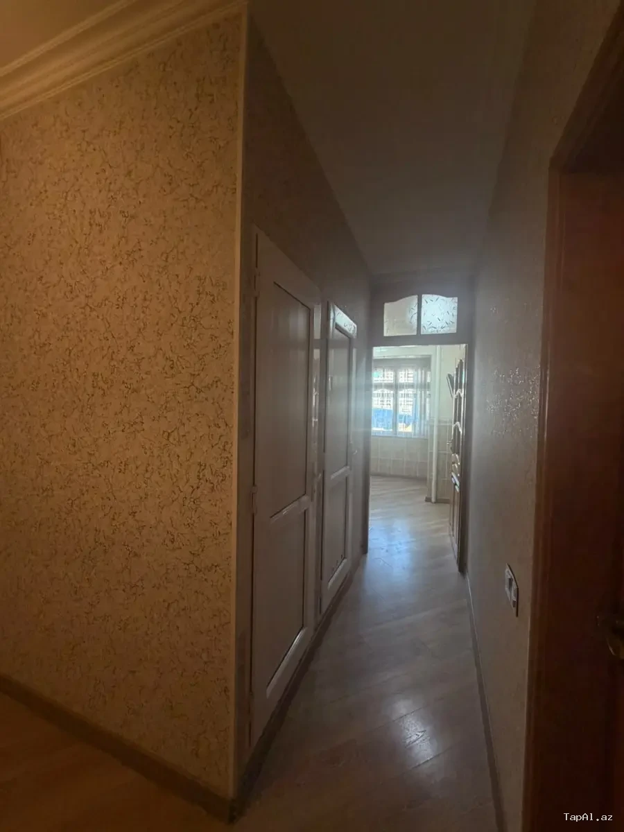 Bakı şəhəri Sabunçu rayonu Bakıxanov qəsəbəsində 3 otaqlı mənzil satılır