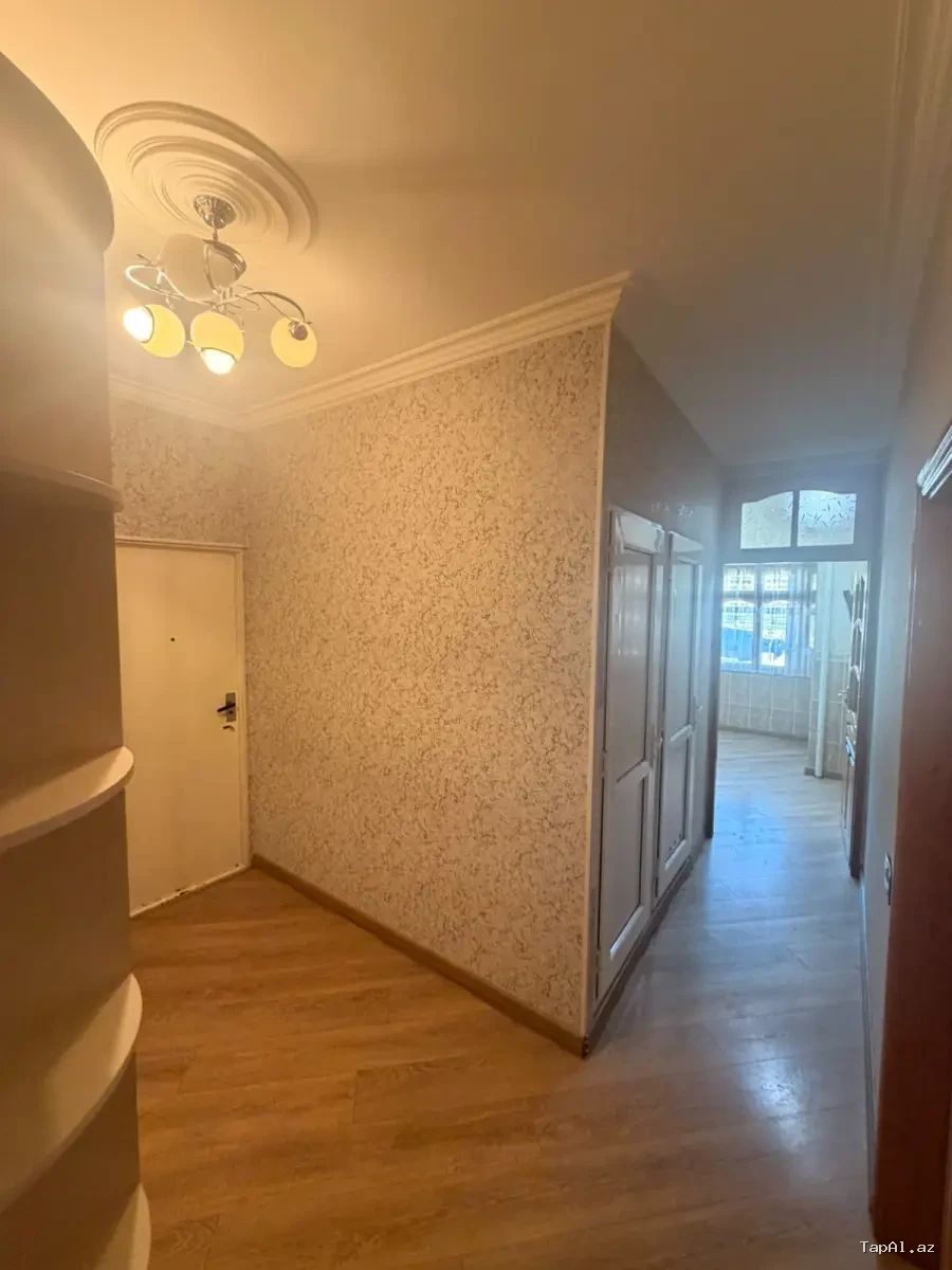 Bakı şəhəri Sabunçu rayonu Bakıxanov qəsəbəsində 3 otaqlı mənzil satılır