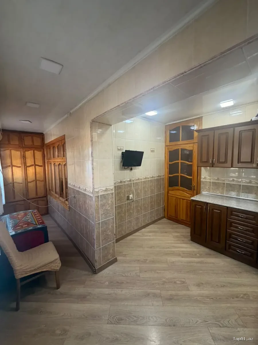 Bakı şəhəri Sabunçu rayonu Bakıxanov qəsəbəsində 3 otaqlı mənzil satılır