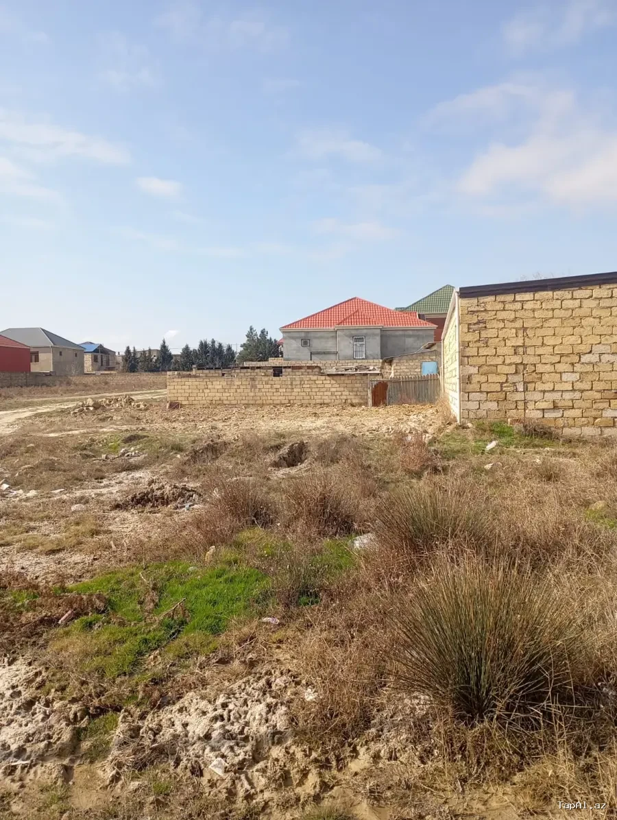 Mehdiabad 3sot umumi qiyməti 10500manat qaz su işıq xəttləti hamsı sahənin yanındadı ətrafı yaşıyışdı kənd təsarüffatı təyinatlıdı  yerleşmə yeri əsas yoldan 750metr icəridə sahəyə qeder asfalt yol va
