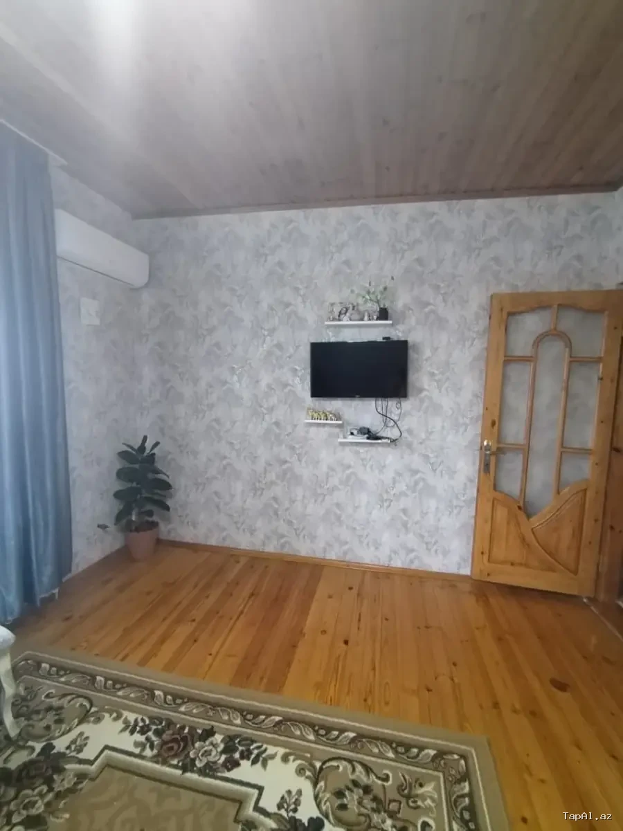 4 otaqlı 90 kvadratdı 2 sotun içinde yerləşir  .     Qiymeti 54000